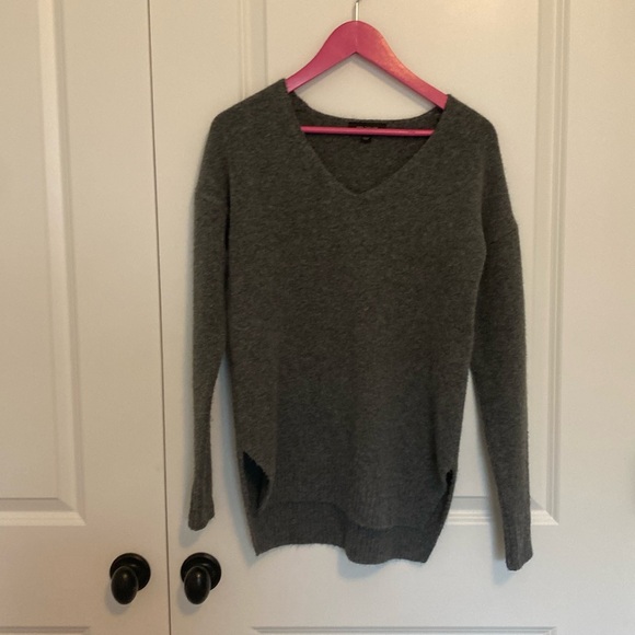 Ann Taylor Sweaters - Ann Taylor‎ V Neck Sweater